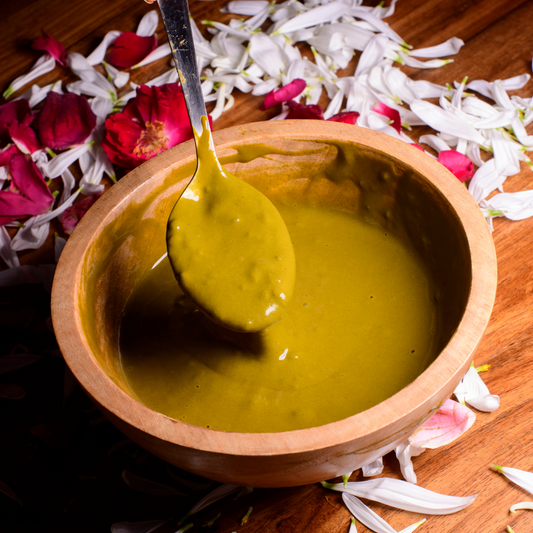Henna pura en el cabello, la nueva revolución capilar natural en Colombia