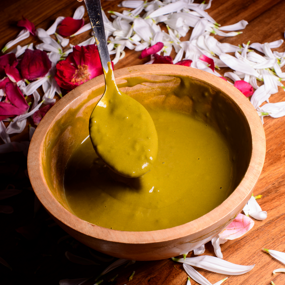 Henna pura en el cabello, la nueva revolución capilar natural en Colombia